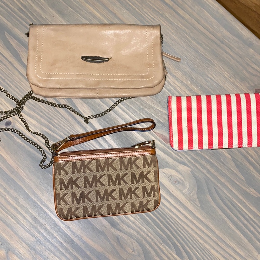 Bundle of wallets